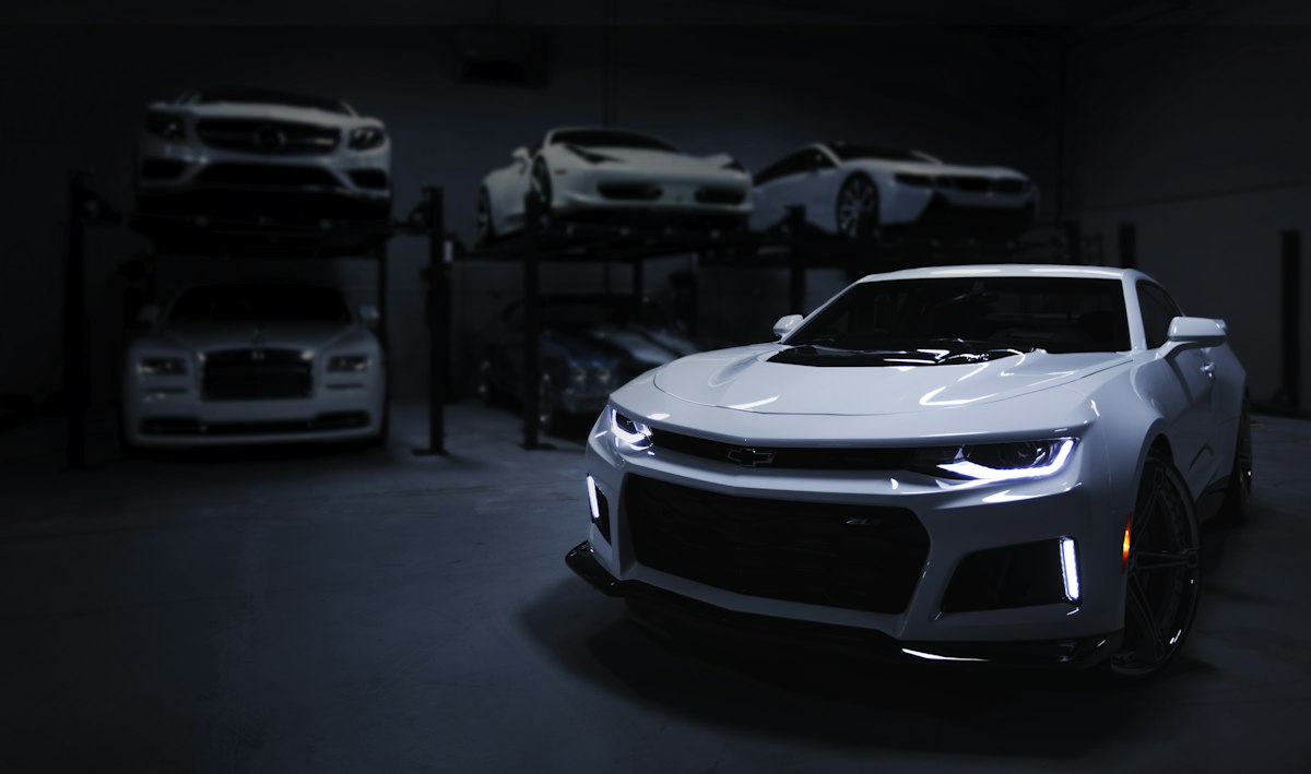 Ve&iacute;culo em contexto de reparo automotivo
